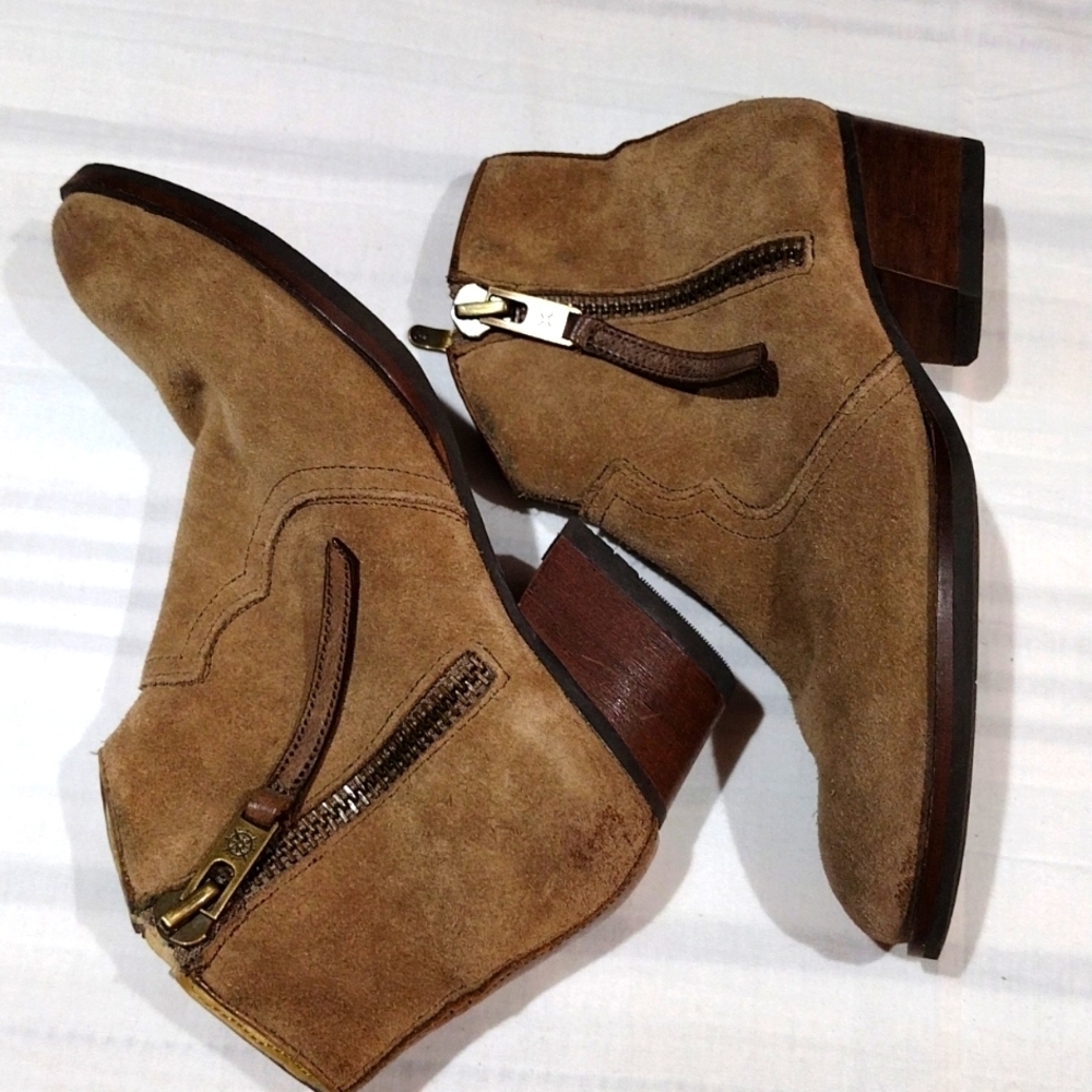 BUSSOLA SZ 8 WESTERN ANKLE BOOTIE SILK SUEDE TAN EUC